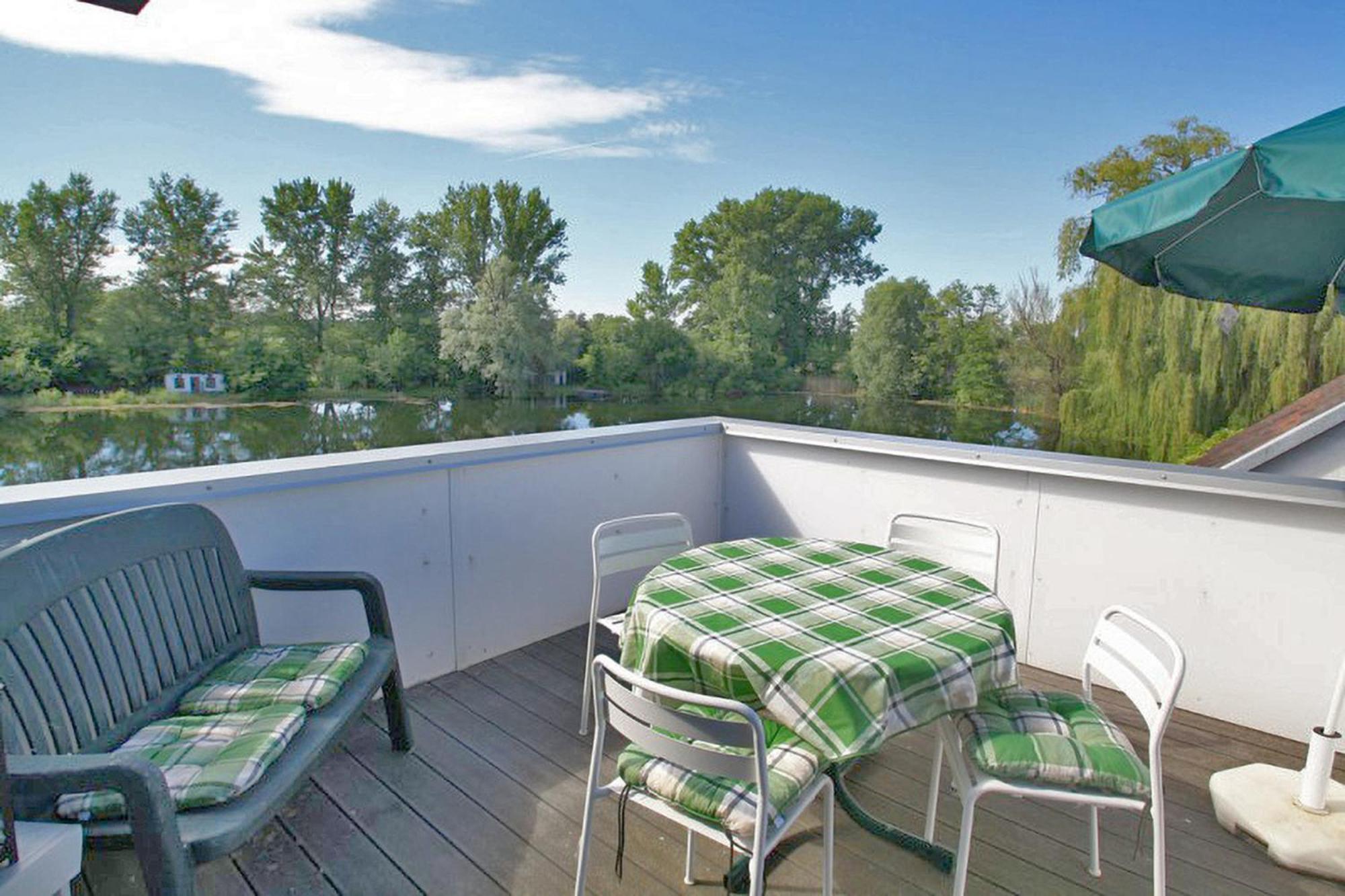 11 Mit Grosser Terrasse Am Privatsee * Karlsruhe